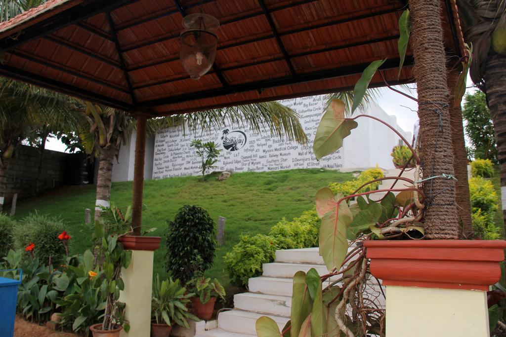 By The Way Hotel Mysore Exterior foto