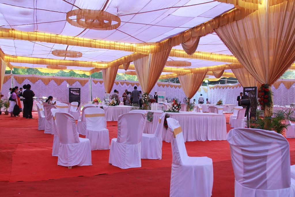 By The Way Hotel Mysore Exterior foto