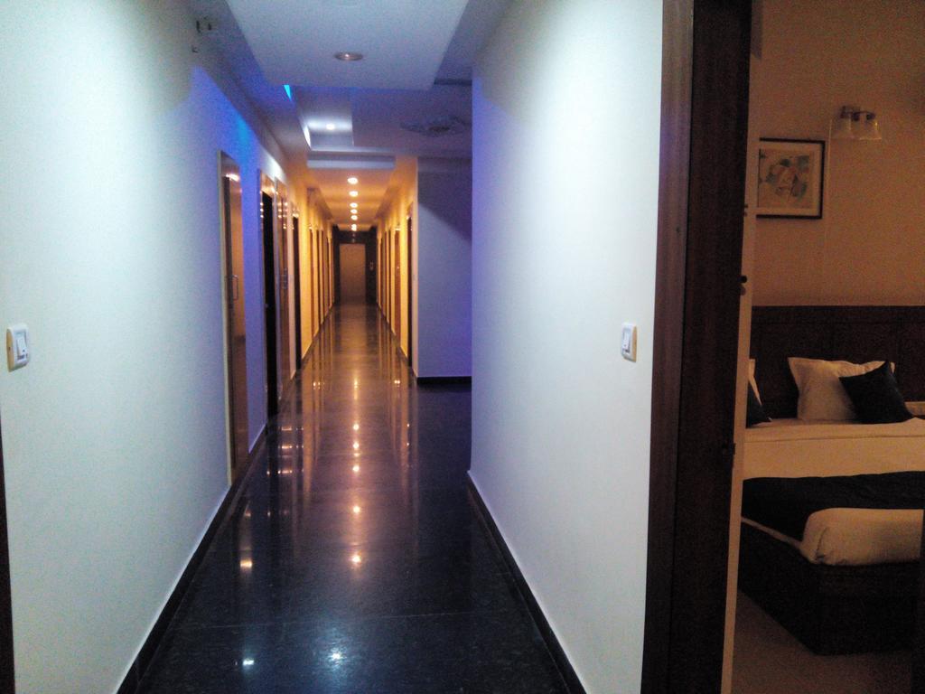 By The Way Hotel Mysore Exterior foto