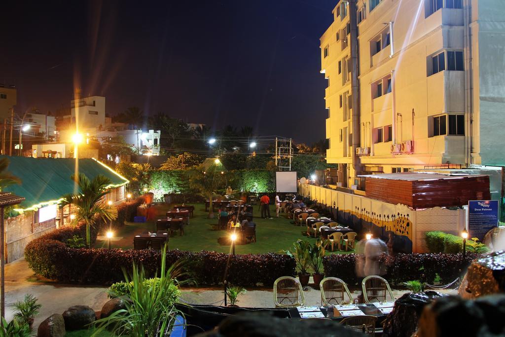 By The Way Hotel Mysore Exterior foto